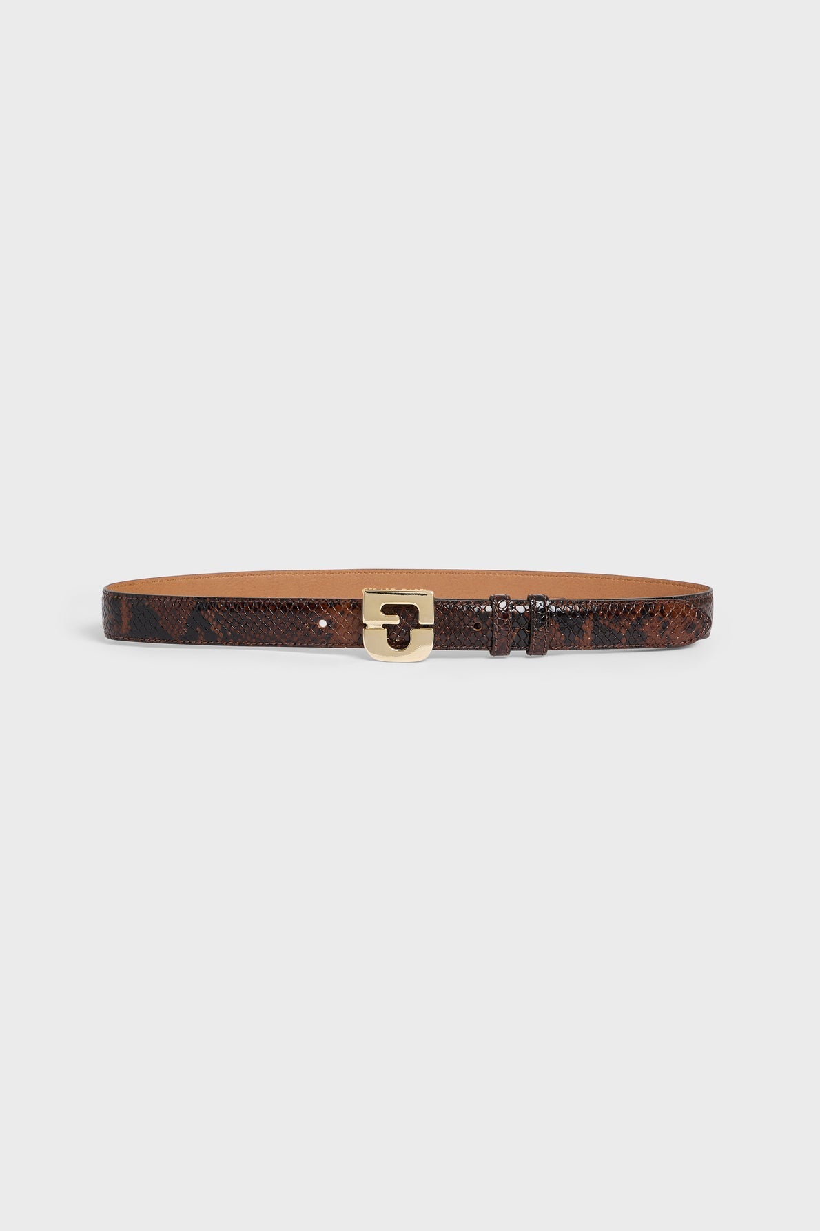 Brown slim ceinture en cuir Gerard Darel with a subtle effet python pattern and a small, square gold buckle, displayed on a plain white background.