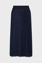 A navy blue jupe midi with aspect satiné and an elegant pleated design, featuring an elastic waistband, displayed against a plain white background.