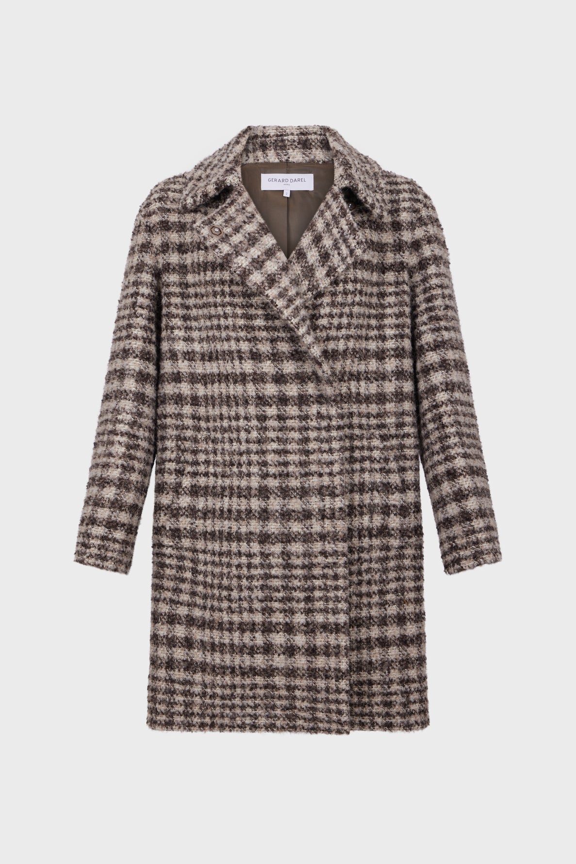 A mid-length, double-breasted manteau laine alpaga with a brown, black, and cream houndstooth pattern, notched lapels, and long sleeves, displayed on a white background.