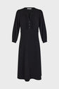 A knee-length black dress with long sleeves, pleated details on the chest, a round neckline with a slit, and three front buttons—this élégante robe midi noire cintrée combines timeless style with thoughtful details for a refined silhouette.