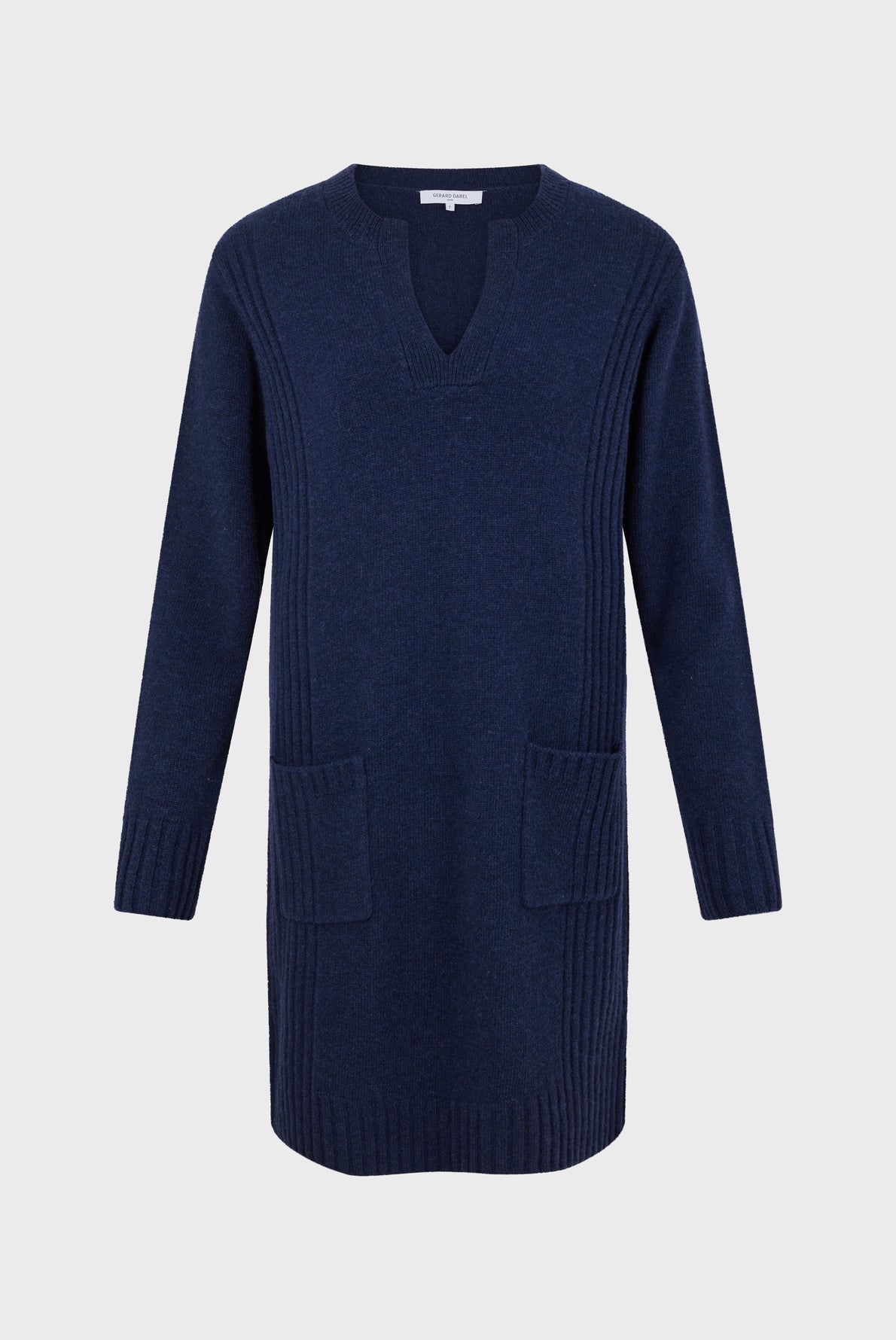 A long-sleeve, navy blue knit robe courte sweater dress with a col tunisien, two front pockets, ribbed cuffs, and ribbed detailing on the sides and hem, displayed on a plain white background.