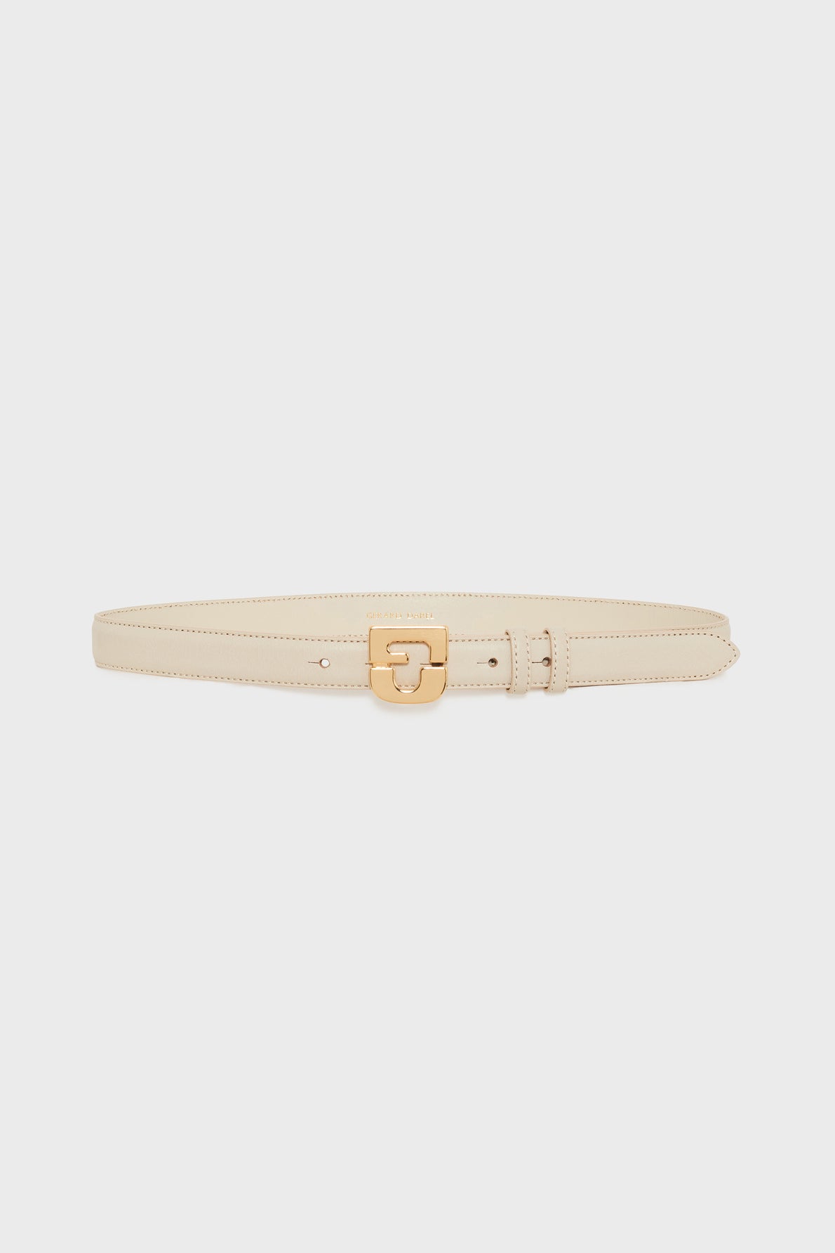 A slim beige ceinture en cuir by Gerard Darel, featuring a gold rectangular buckle, displayed on a plain white background.