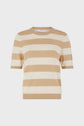 A short-sleeve knit shirt (pull rayé manches courtes) featuring wide horizontal beige and cream stripes on a plain white background. The shirt is crafted from maille fine, has a crew neck, and offers a relaxed fit.