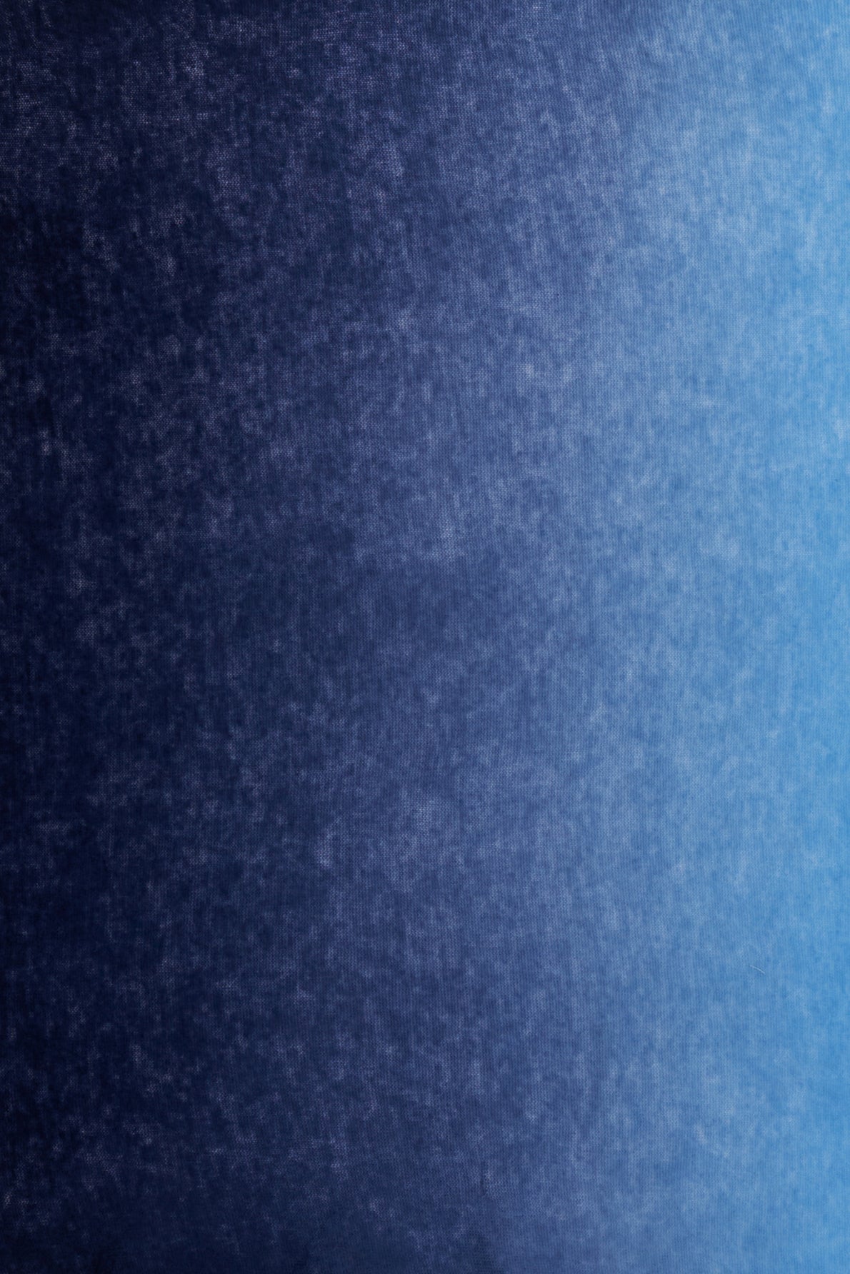 A textured gradient background transitioning from dark blue on the left to light blue on the right, reminiscent of the elegant hues found in a luxurious écharpe bleu or a fine écharpe cachemire.
