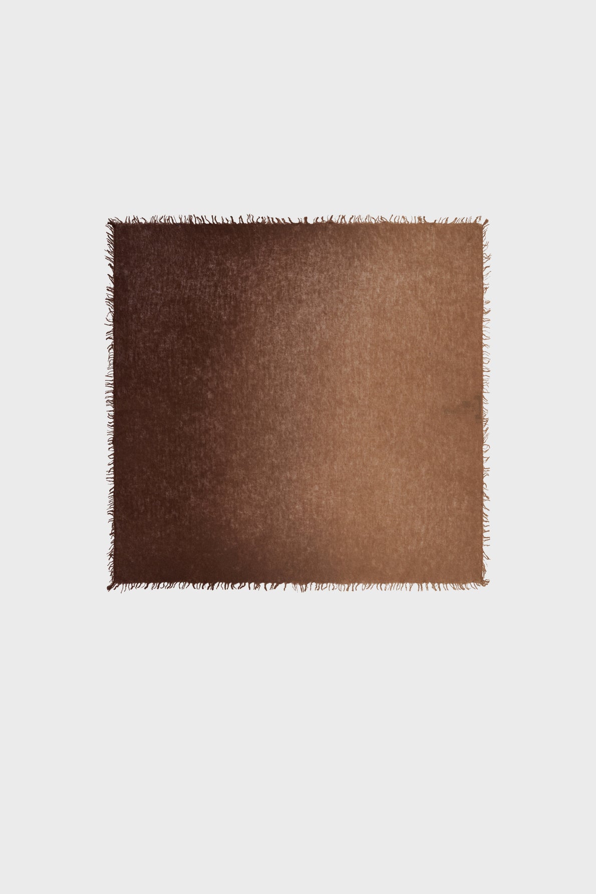 A rectangular brown rug with a subtle gradient and short fringe on all edges, displayed on a plain white background, reminiscent of the soft texture and rich hue of an écharpe marron or an elegant écharpe laine cachemire.