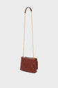 A brown quilted sac bandoulière en cuir with a gold chain strap and a leather shoulder pad, displayed against a plain white background.