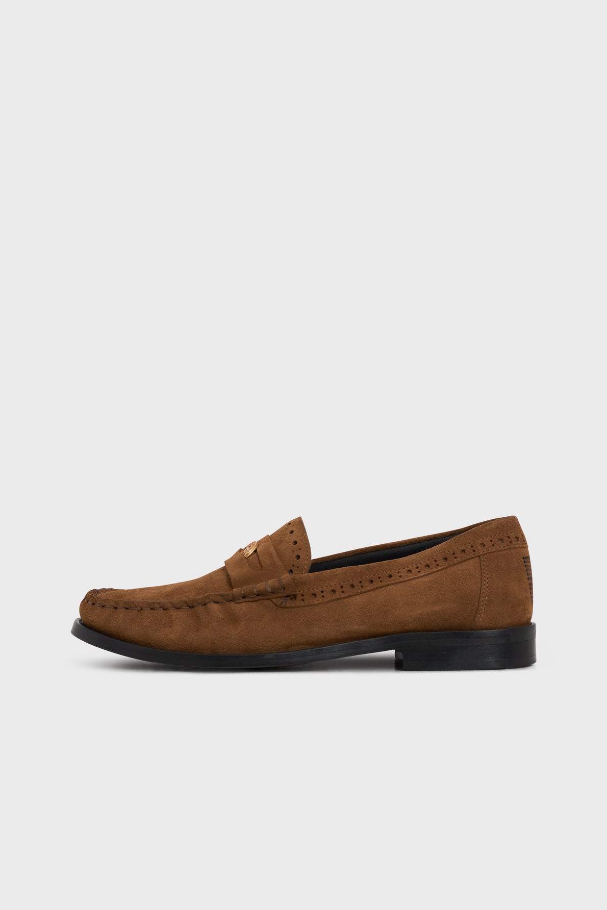 A brown mocassins cuir velours loafer with a low black heel, decorative stitching, and a classic penny strap, shown in profile against a plain white background—perfect chaussures casual chic for a refined yet relaxed look.