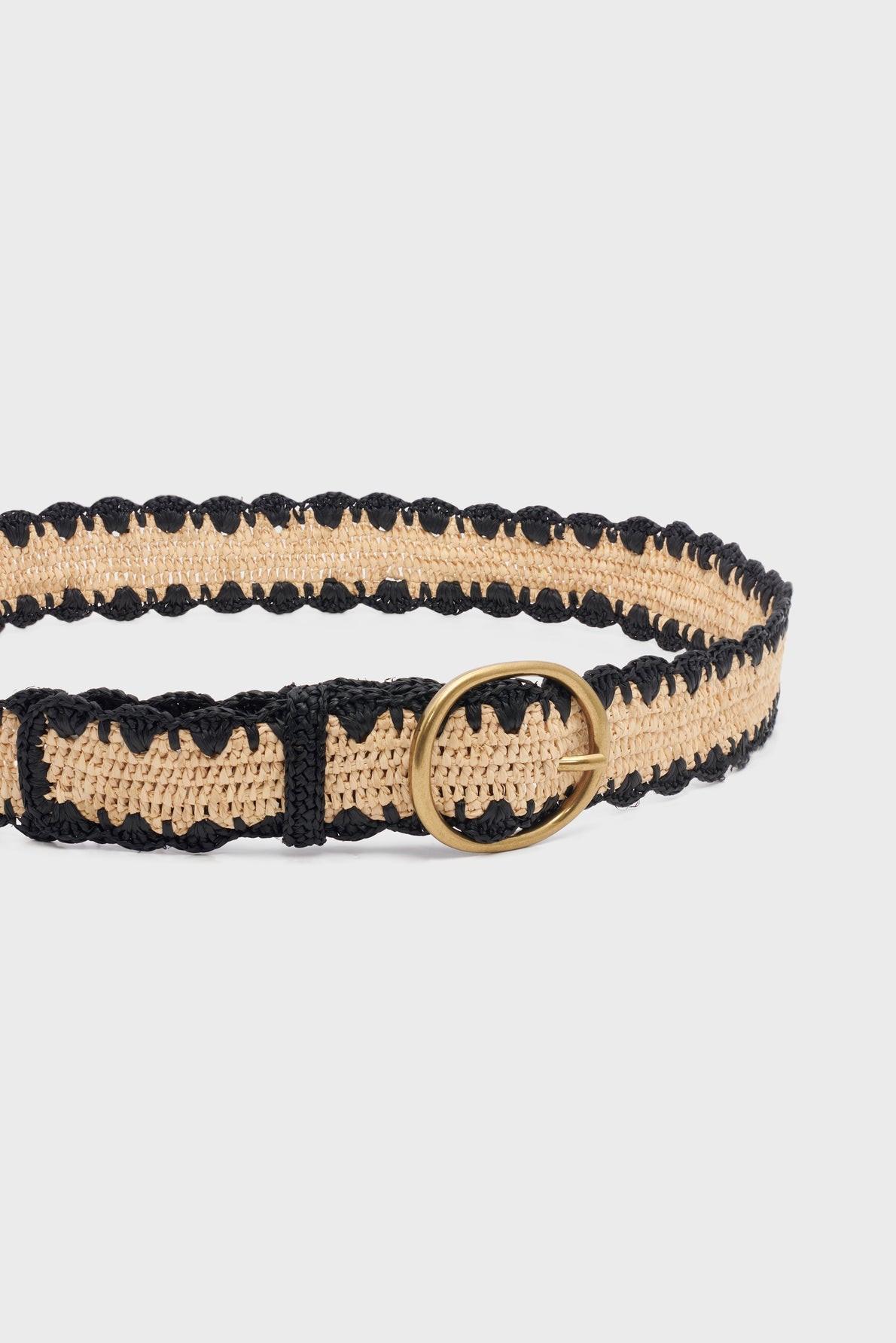 A woven ceinture moderne with a beige center and black edges, featuring a gold D-ring buckle, displayed on a plain white background.
