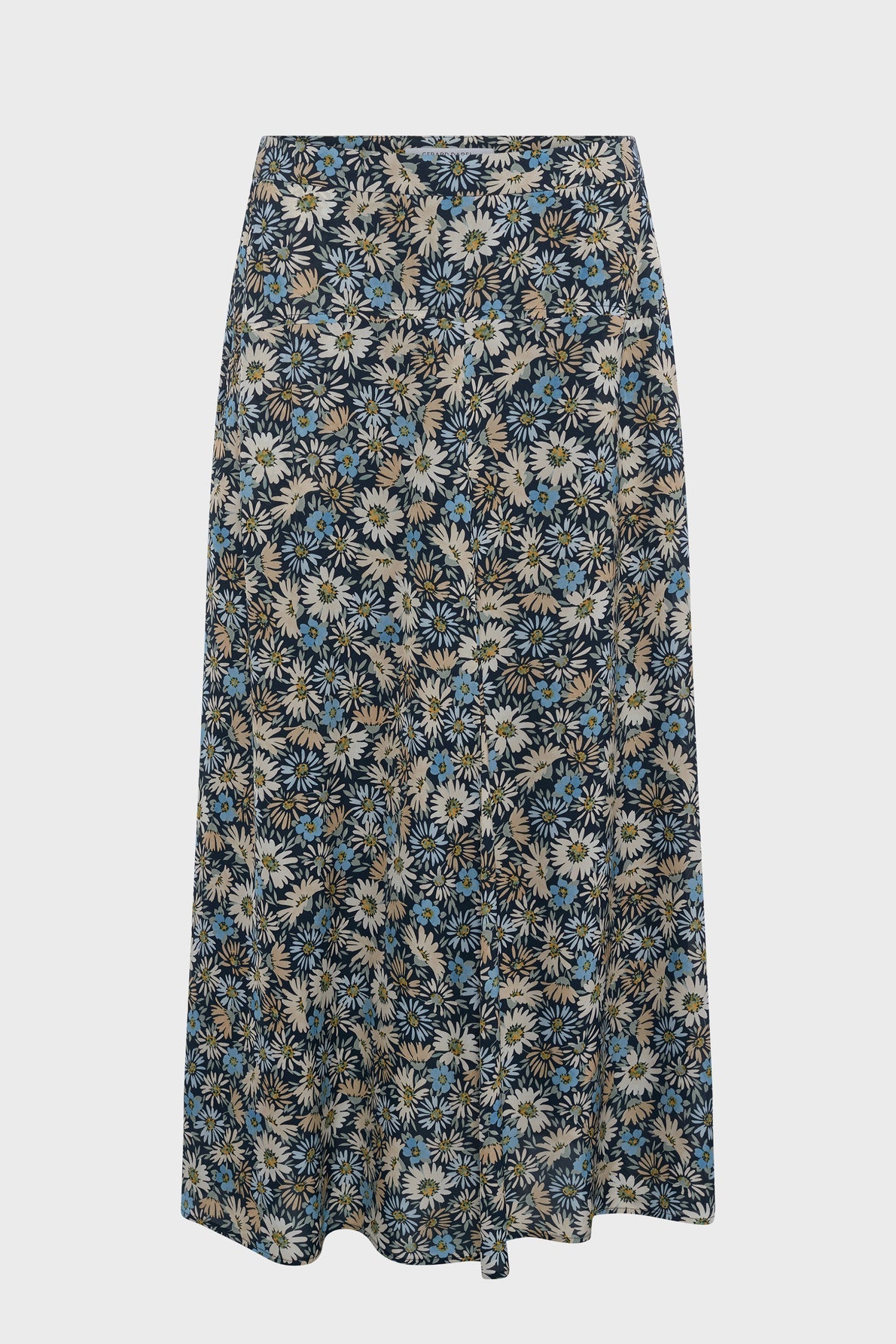 A jupe midi fluide with a blue, beige, and white motif floral featuring small daisies, set against a dark background.