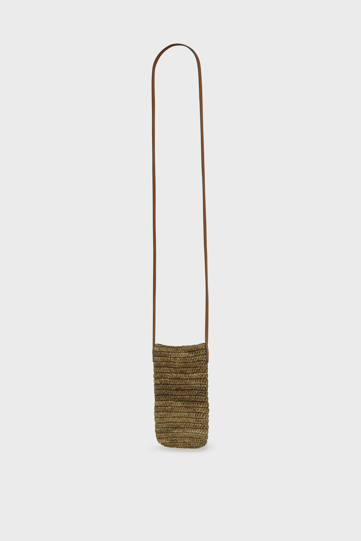 A small, rectangular woven straw crossbody bag with a long, thin brown strap and subtle motif crocheté detailing, displayed against a plain white background—an accessoire tendance that’s perfect as a chic porte-téléphone raphia for everyday essentials.