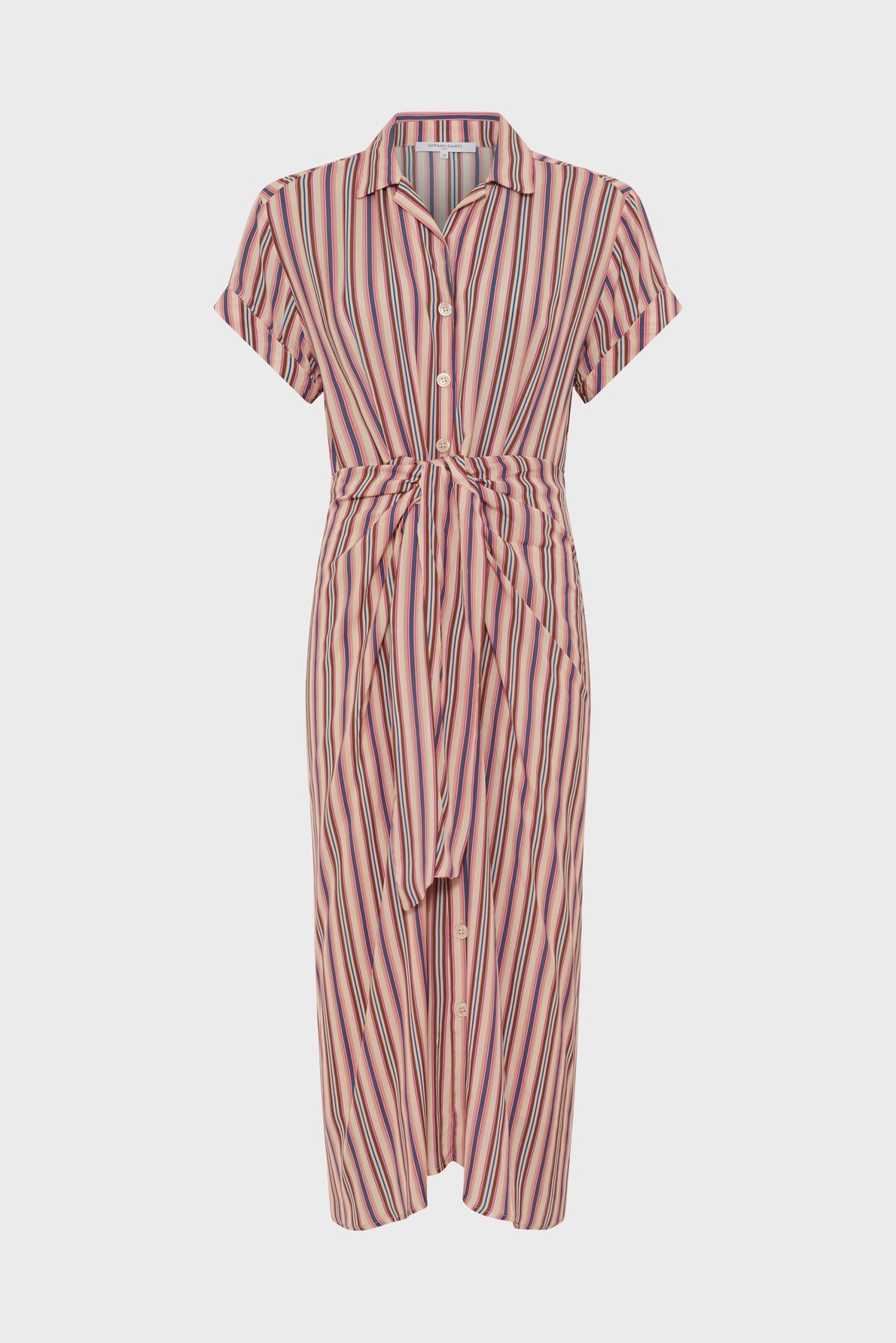 This robe chemise features short sleeves, a button-up front, and a collared neckline adorned with rayures multicolores. Complete with a waist tie detail and a mid-length hem, this piece offers effortless style with vibrant flair.