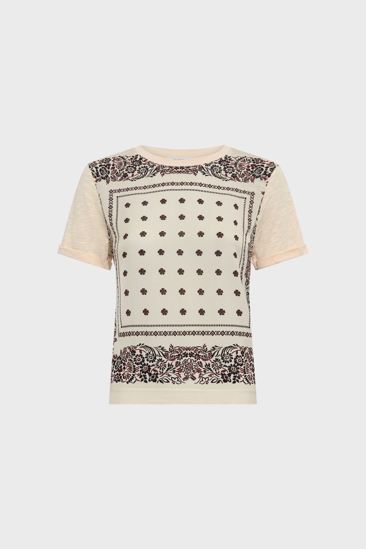 A short-sleeve beige t-shirt femme with a square decorative pattern on the front, featuring small motif floral and intricate bordered designs in black and red for an elegant t-shirt effet foulard look.