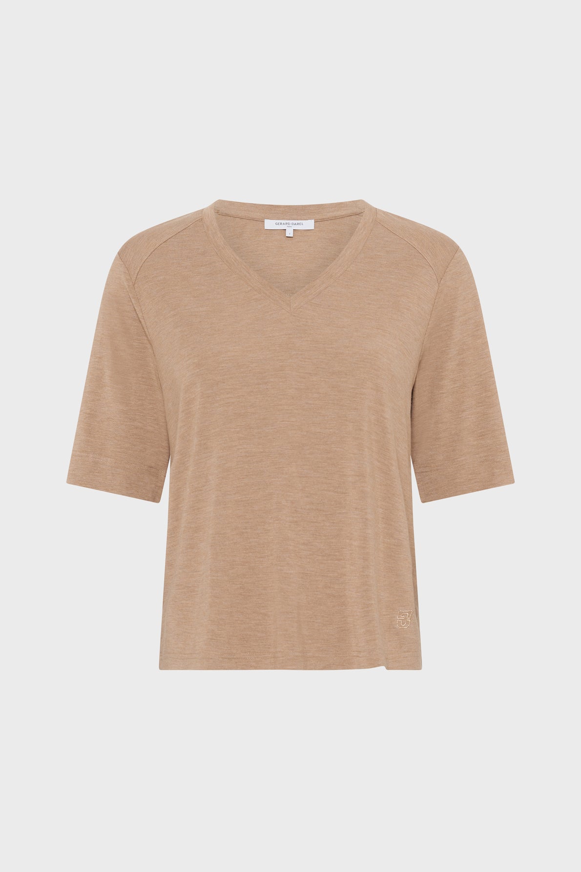 Light brown, short-sleeve t-shirt en V laid flat on a white background. Crafted from tissu doux, the shirt is plain with a small embroidered logo near the bottom hem on the left side.