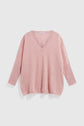 Light pink, long-sleeve pull cachemire femme with a V-neck and a relaxed fit, displayed against a plain white background.