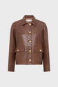A veste courte femme en cuir vieilli, cette veste marron présente des boutons dorés, des poches avant et un col élégant, le tout exposé sur un fond clair et épuré.