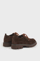 A pair of dark brown derby cuir velours lace-up shoes with a semelle crantée, shown from the back and side angles, on a light grey background.