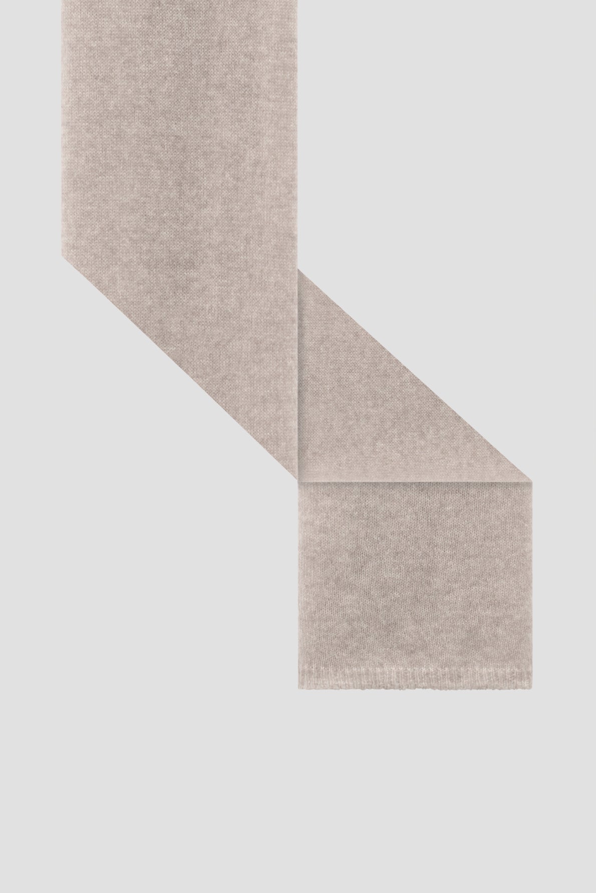 A soft, light beige cachemire écharpe lies arranged in a zigzag pattern on a plain, light background, showing the texture and clean edges of the fabric.