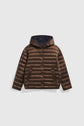 Brown puffer jacket with horizontal quilting, front snap buttons, two side pockets, and a hood, displayed on a plain white background—this doudoune femme offers both style and warmth for everyday wear.