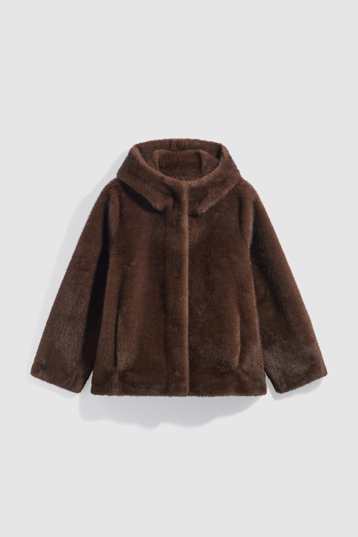 A brown manteau fausse fourrure with long sleeves and a hood, displayed on a plain white background.
