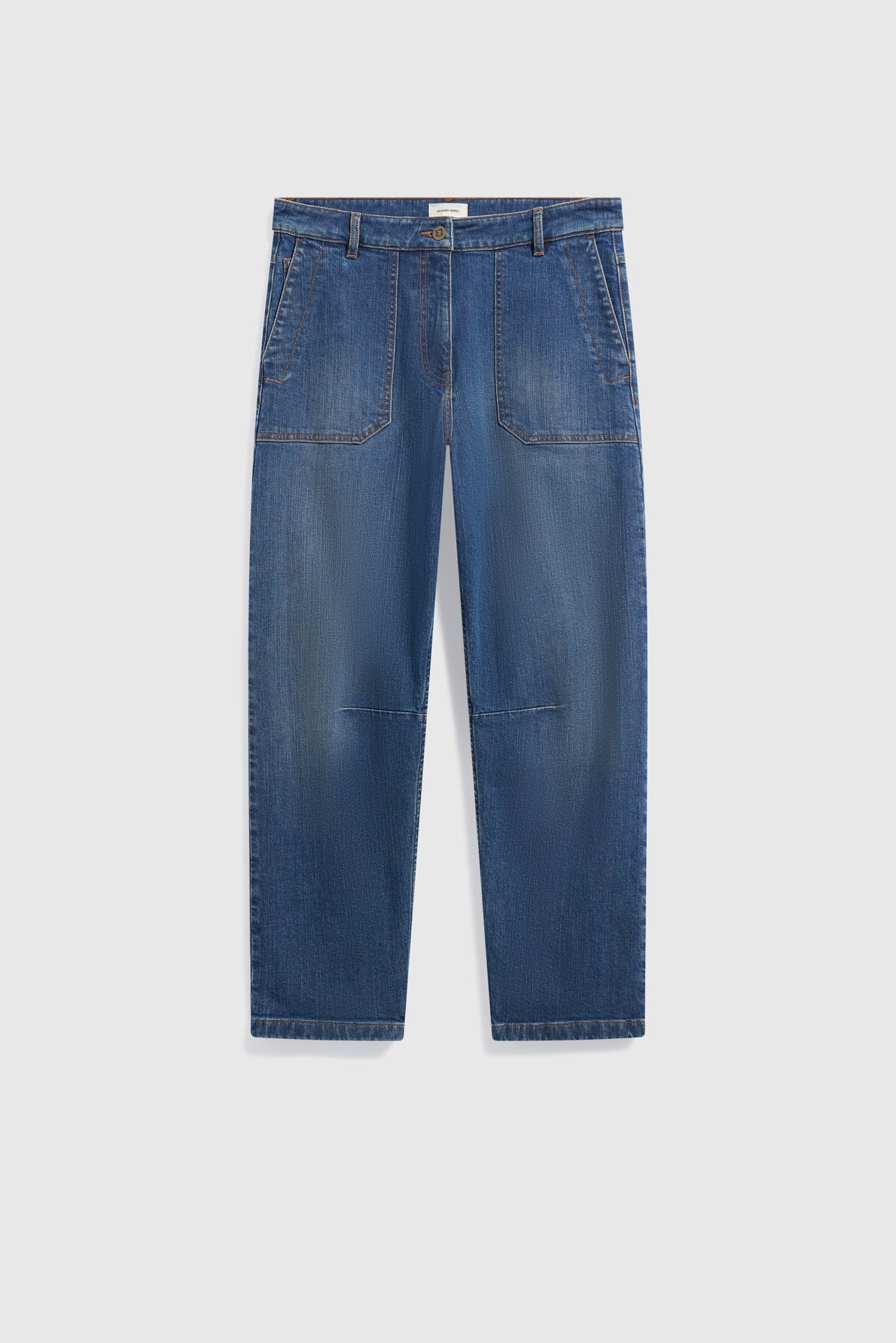 A pair of blue straight-leg denim jeans with grande poche plaquée front patch pockets, subtle fading, and contrast stitching, displayed flat on a white background.