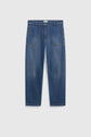 A pair of blue straight-leg denim jeans with grande poche plaquée front patch pockets, subtle fading, and contrast stitching, displayed flat on a white background.
