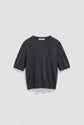 A short-sleeved, dark gray pull col rond en laine mérinos is displayed on a plain white background.