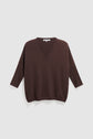 A dark brown, loose-fitting pull ample V-neck sweater with three-quarter length sleeves, displayed against a plain white background.