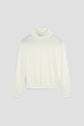 A plain, long-sleeve, écru pull col roulé en laine mérinos is laid flat on a light gray background.