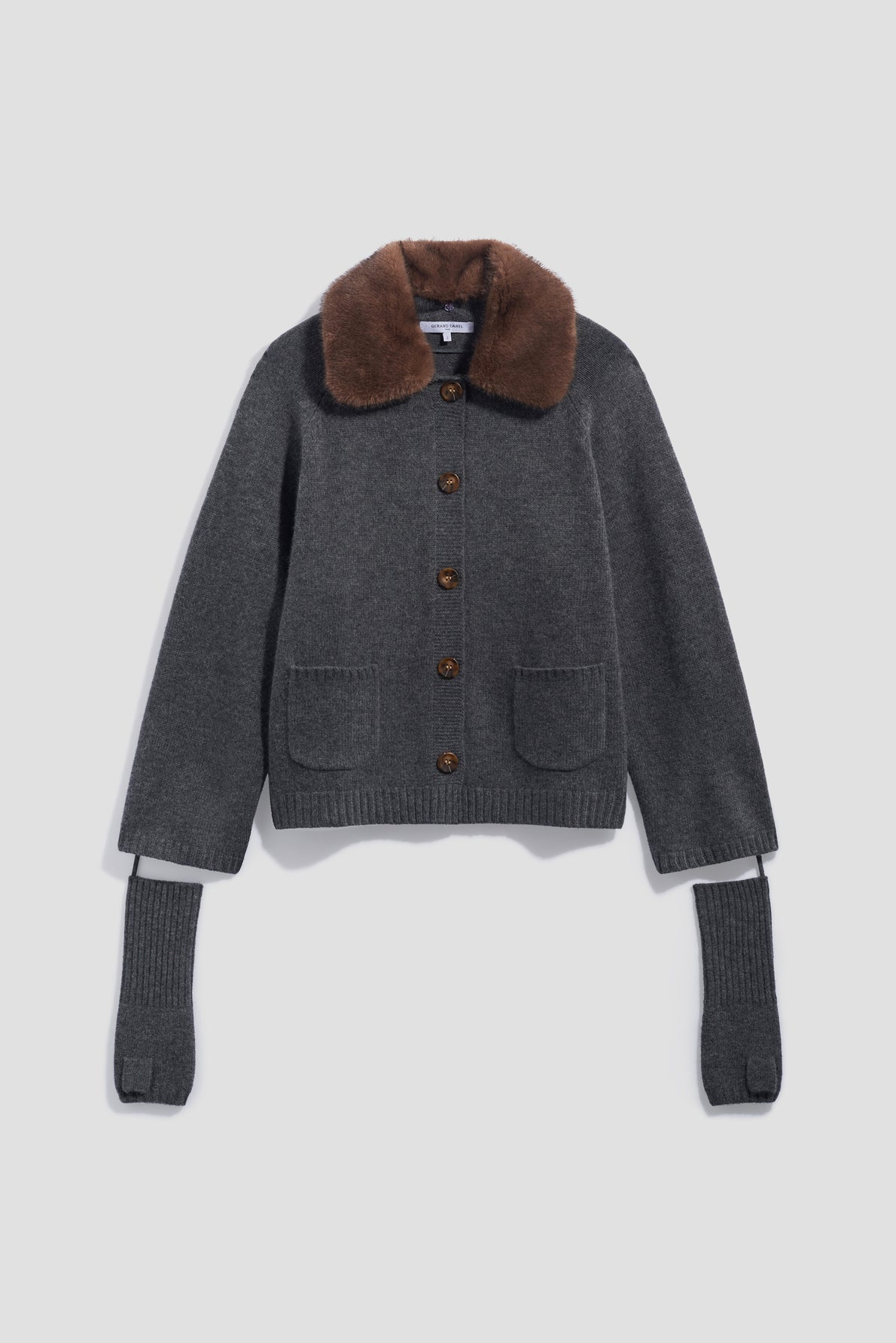 A gilet gris en cachemire with front pockets, brown buttons, a brown col fausse fourrure collar, and long detached sleeves with thumb holes, displayed on a plain background.