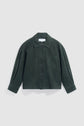 A dark green cuir velours button-up jacket with a pointed collar, front chest pocket, and long sleeves, displayed against a plain light gray background. This veste courte surchemise femme combines timeless elegance with modern style.