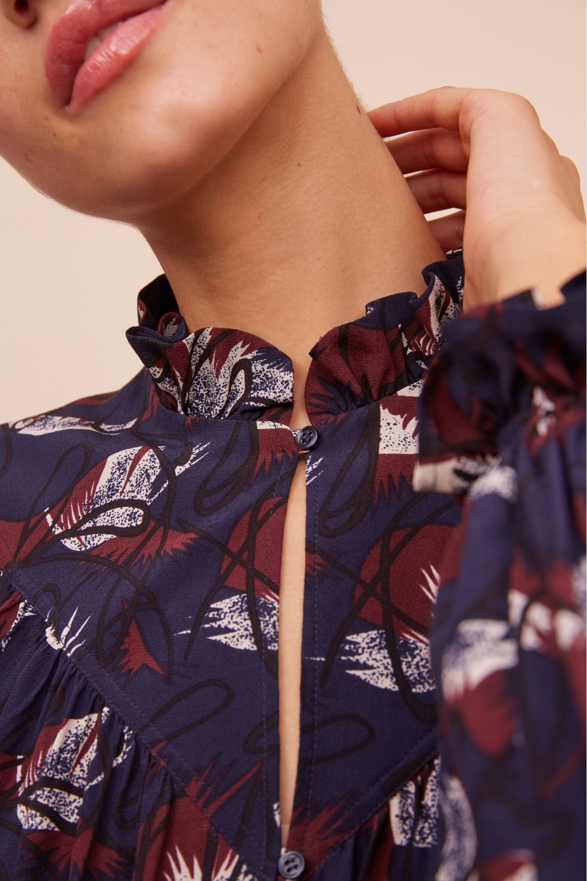 Robe courte et ample avec détails volantés - JULY