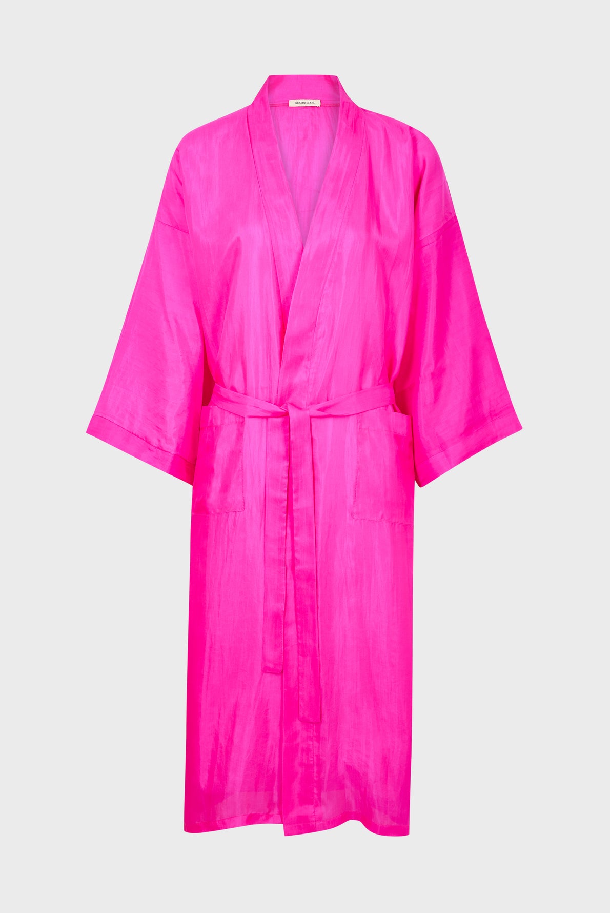 A bright pink satin kimono long robe with wide sleeves, front pockets, and a matching ceinture amovible, displayed against a plain white background.
