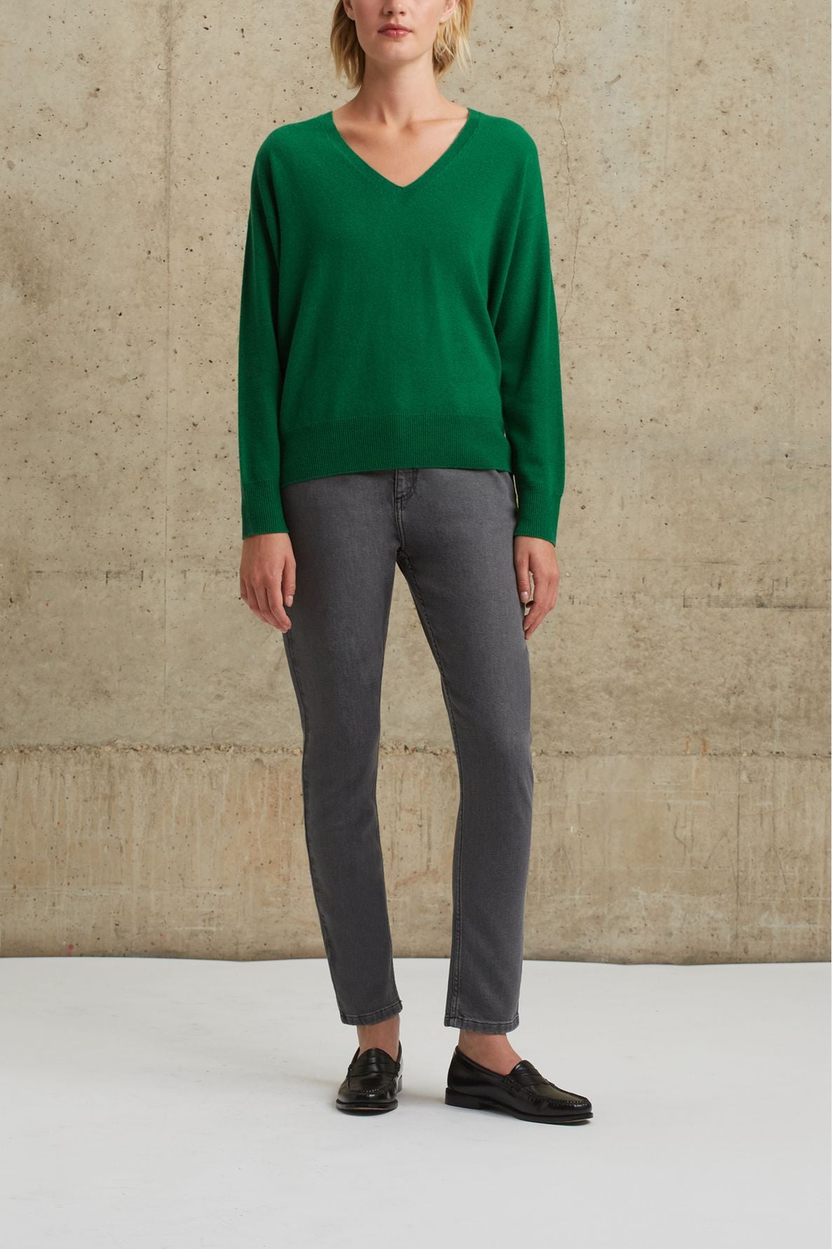 Pull V uni en laine douce - LÉONIE