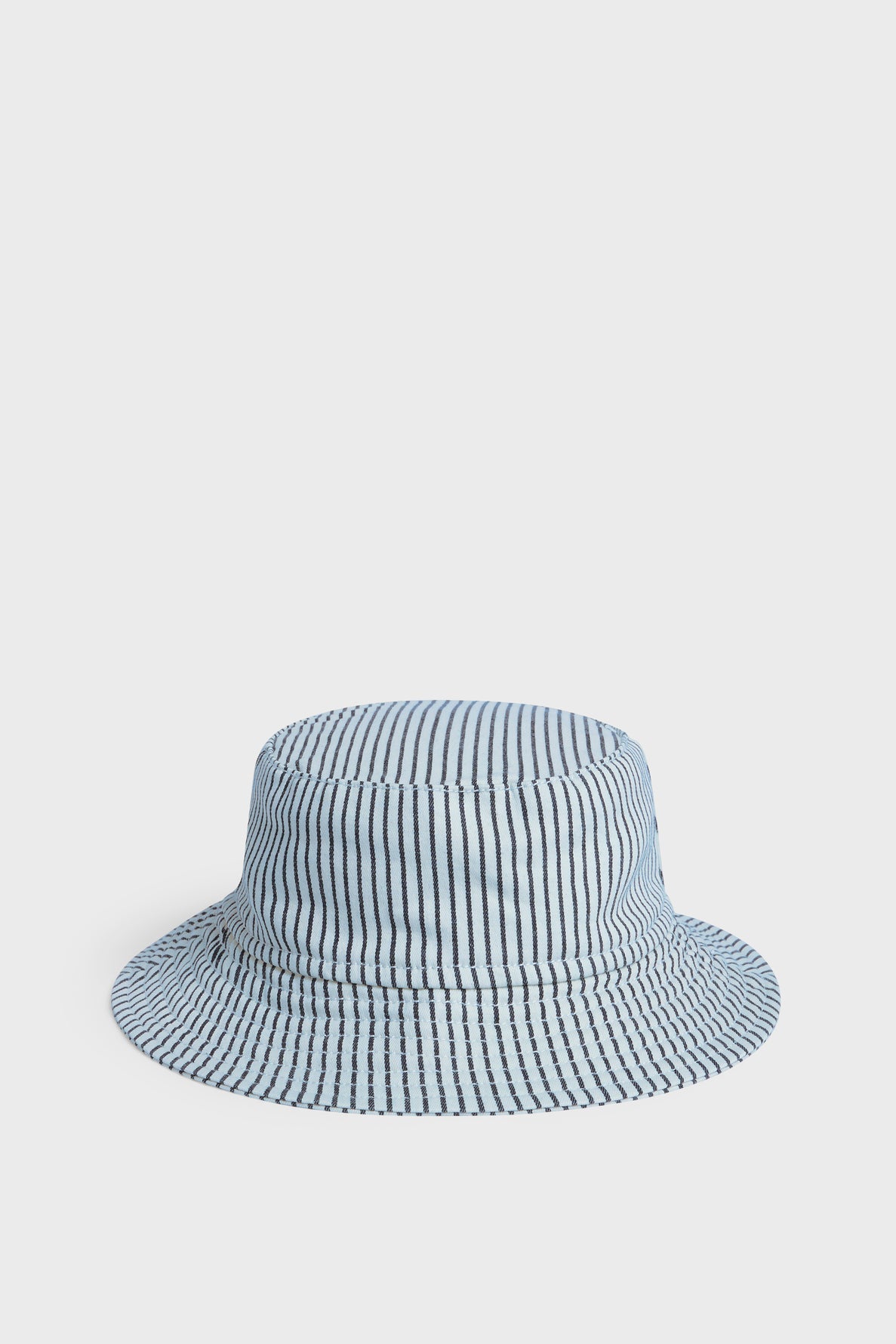 A light blue and white bucket hat, or bob bleu ciel, with vertical black stripes is displayed against a plain white background.
