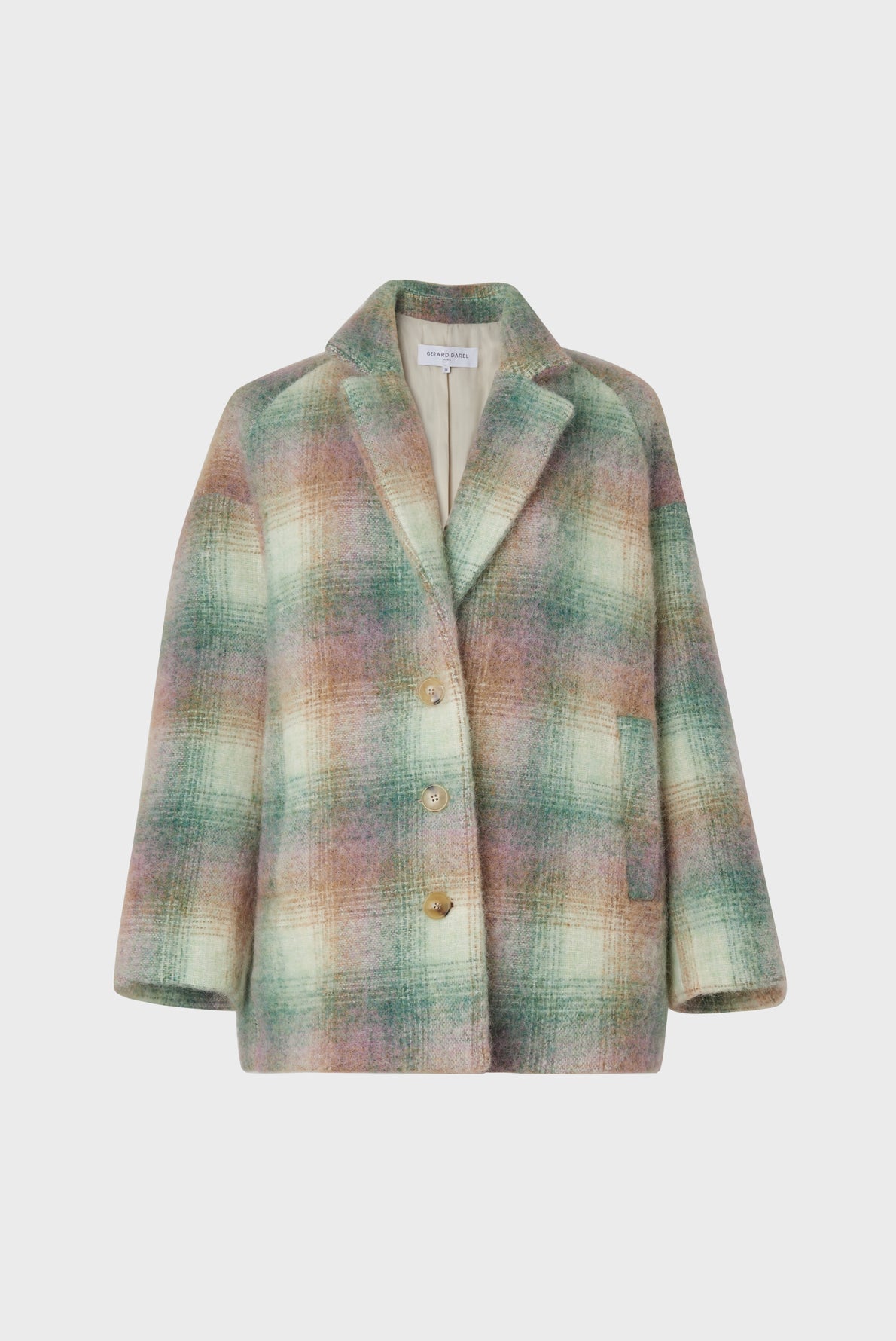 A manteau court en laine mélangée à carreaux dans des tons pastel de vert, marron, rose et crème, doté d’un col à revers, de trois boutons et de deux poches avant, présenté sur un fond blanc uni.